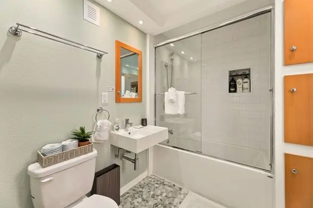 Ev, Birden Çok Yatak, Veranda, Bahçe Manzaralı (322 N. Meldrum)