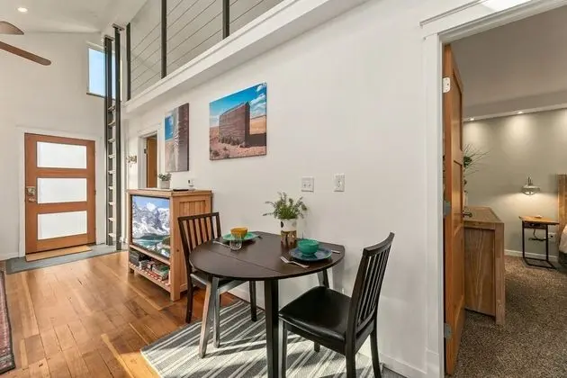 Ev, Birden Çok Yatak, Veranda, Bahçe Manzaralı (322 N. Meldrum)