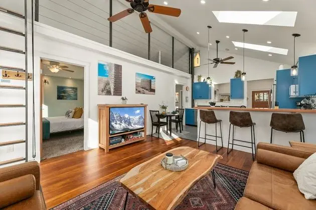 Ev, Birden Çok Yatak, Veranda, Bahçe Manzaralı (322 N. Meldrum)