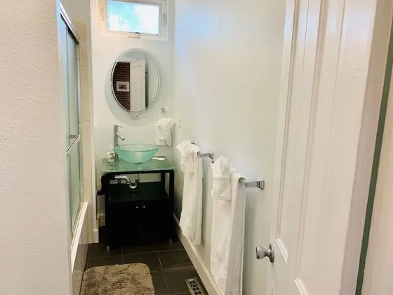 Ev, Birden Çok Yatak, Veranda, Bahçe Manzaralı (325 N. Loomis Ave)