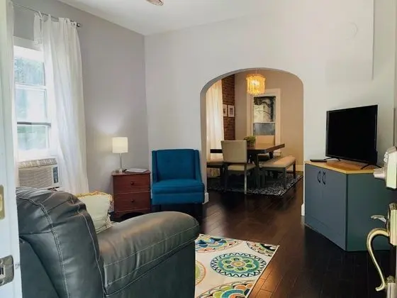 Ev, Birden Çok Yatak, Veranda, Bahçe Manzaralı (325 N. Loomis Ave)