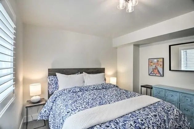 Ev, Birden Çok Yatak, Veranda, Bahçe Manzaralı (327 N. Loomis Ave*)