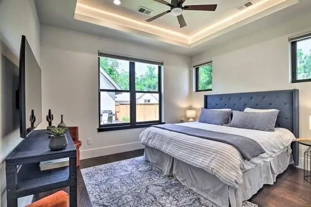 Ev, Birden Çok Yatak, Veranda, Bahçe Manzaralı (327 N. Loomis Ave*)