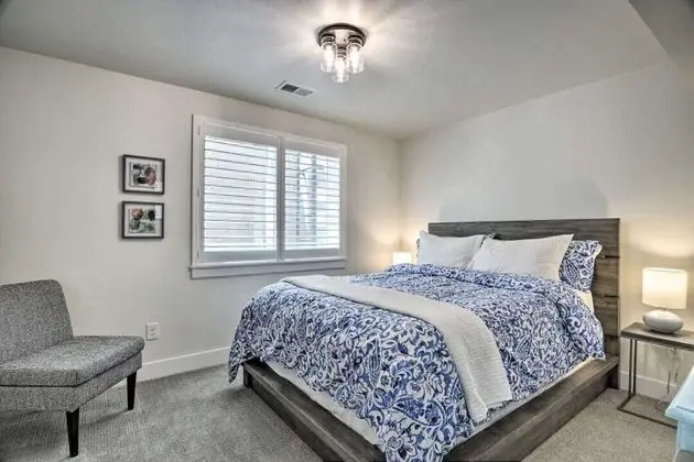 Ev, Birden Çok Yatak, Veranda, Bahçe Manzaralı (327 N. Loomis Ave*)