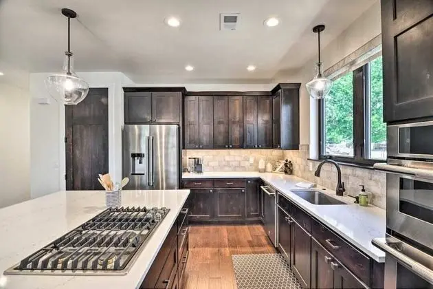 Ev, Birden Çok Yatak, Veranda, Bahçe Manzaralı (327 N. Loomis Ave*)