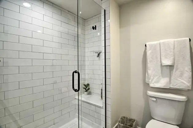 Ev, Birden Çok Yatak, Veranda, Bahçe Manzaralı (327 N. Loomis Ave*)