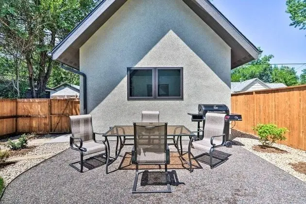 Ev, Birden Çok Yatak, Veranda, Bahçe Manzaralı (327 N. Loomis Ave*)