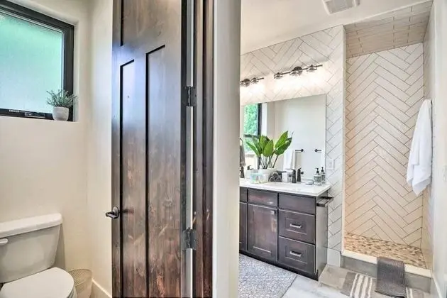 Ev, Birden Çok Yatak, Veranda, Bahçe Manzaralı (327 N. Loomis Ave*)