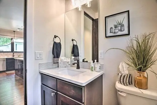 Ev, Birden Çok Yatak, Veranda, Bahçe Manzaralı (327 N. Loomis Ave*)