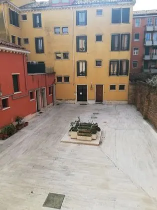 Basic İki Ayrı Yataklı Oda