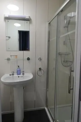 Deluxe Tek Büyük Yataklı Oda, Banyolu/Duşlu