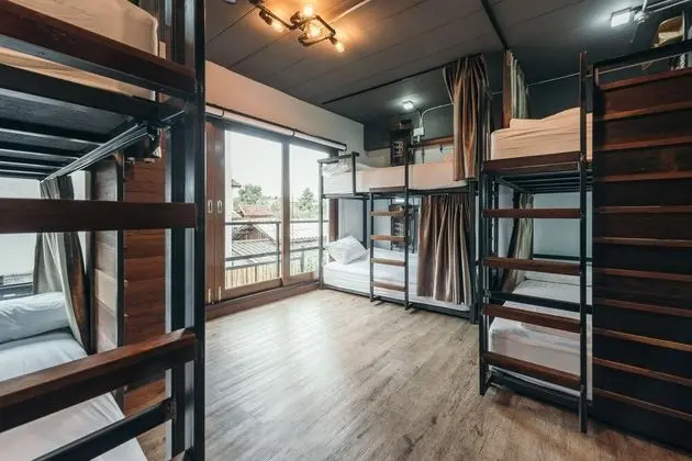 10-Bed Mixed Dormitory with Shared Bathroom