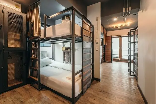 10-Bed Mixed Dormitory with Shared Bathroom