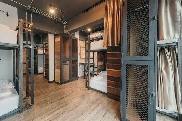 10-Bed Mixed Dormitory with Shared Bathroom