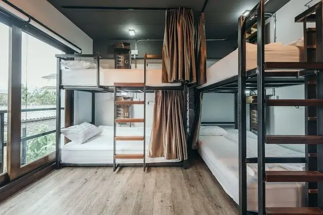 6-bed Female Dormitory with Shared Bathroom