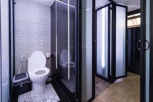 6-bed Female Dormitory with Shared Bathroom