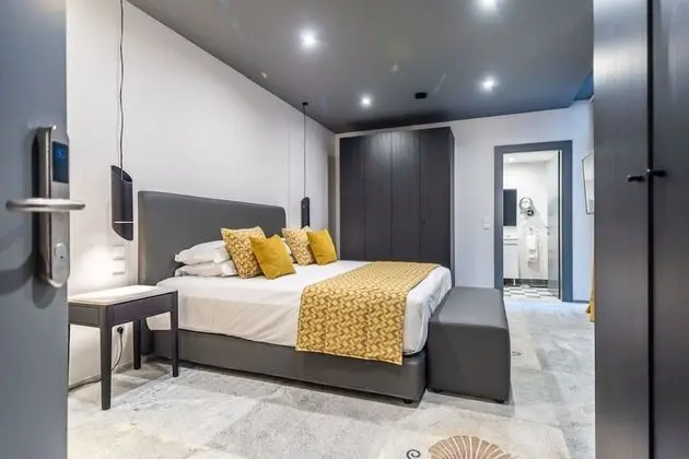 Deluxe Oda (Semi-basement)