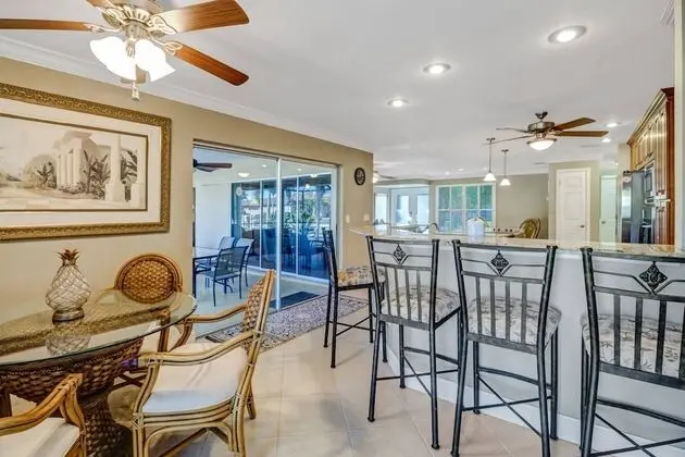 Ev (3318 SE 18TH PL)