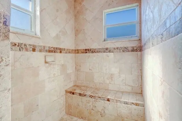 Ev (3318 SE 18TH PL)