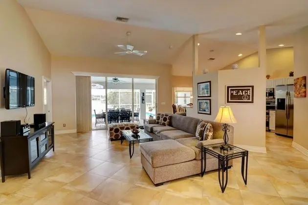 Ev (3513 SW 29th Ave)