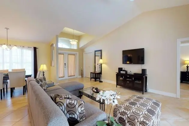 Ev (3513 SW 29th Ave)