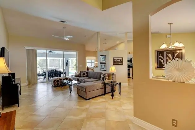Ev (3513 SW 29th Ave)
