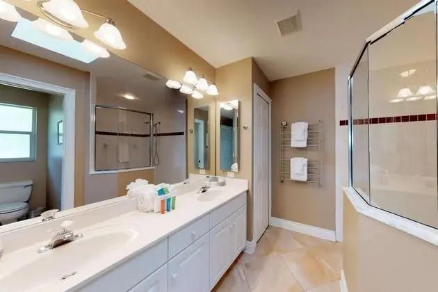 Ev (3513 SW 29th Ave)