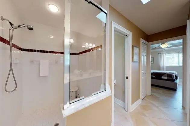 Ev (3513 SW 29th Ave)