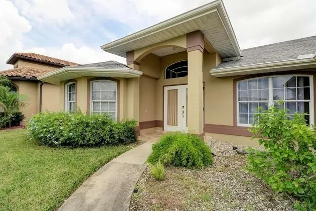 Ev (3513 SW 29th Ave)