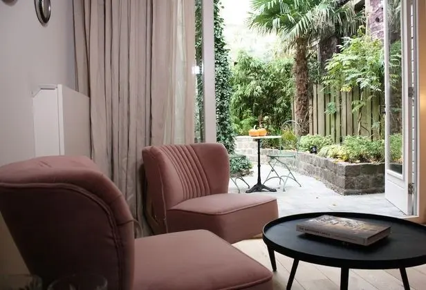 Comfort Tek Büyük Yataklı Oda, Teras, Bahçe Manzaralı