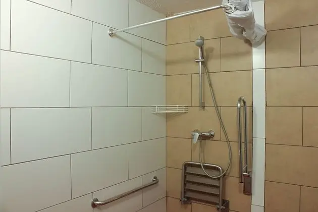 Basic Ortak Ranzalı Oda, Karma Ranzalı Oda, Ortak Banyo (8 people)