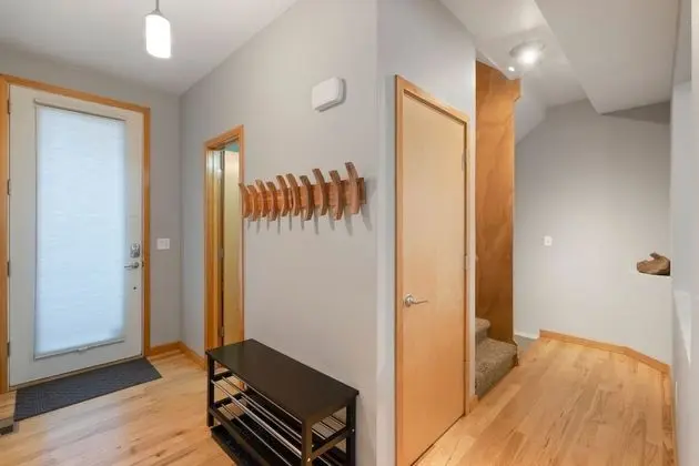 Ev, Birden Çok Yatak, Sıcak Su Havuzu, Bahçe Manzaralı (369 Osiander St)