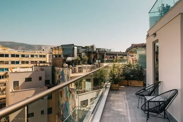Junior Süit, Balkon