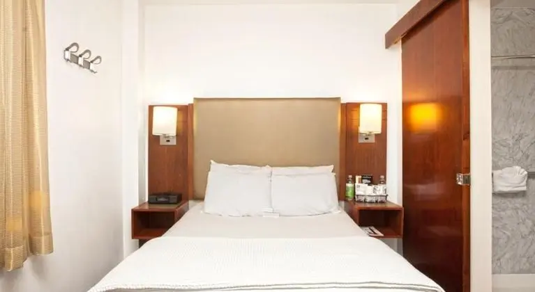 Çift ​​kişilik Queen Size Bed