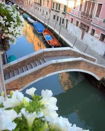 Tek Büyük Yataklı Oda (External private bathroom)