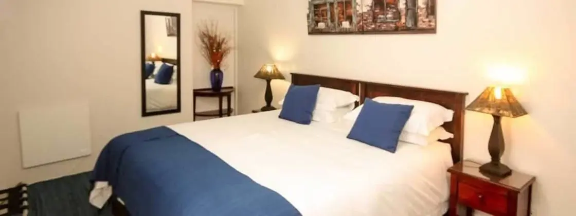 Room 04 (Cottage)