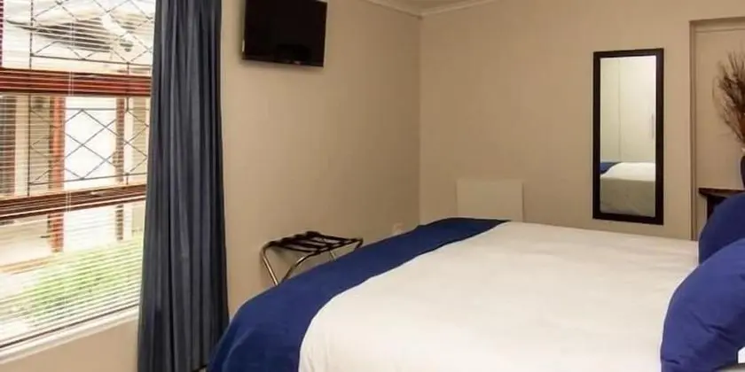 Room 04 (Cottage)