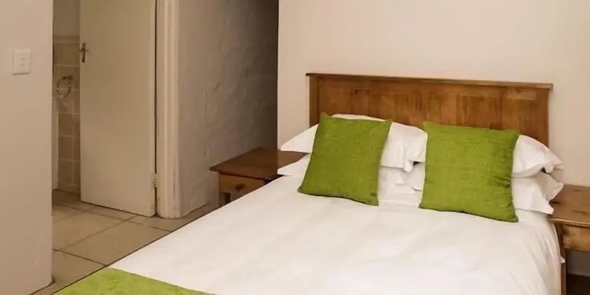 Room 04 (Cottage)