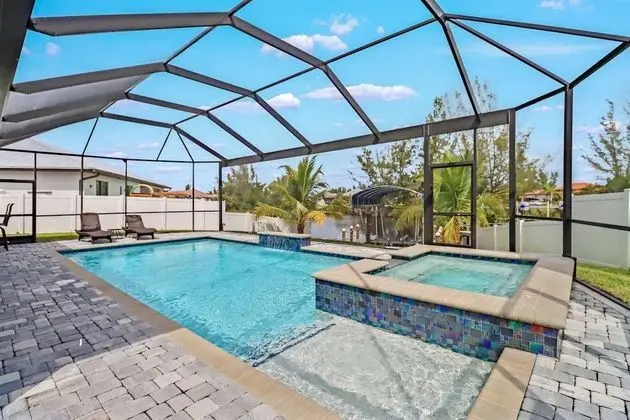 Ev (3915 Gulfstream Pkwy)