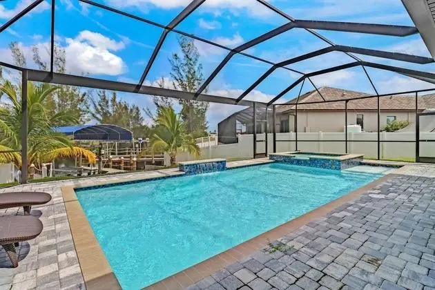 Ev (3915 Gulfstream Pkwy)