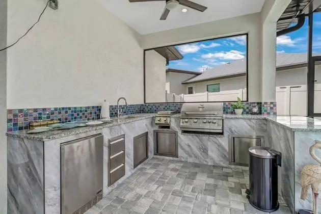 Ev (3915 Gulfstream Pkwy)