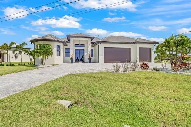 Ev (3915 Gulfstream Pkwy)