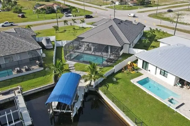 Ev (3915 Gulfstream Pkwy)