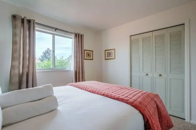 Ev (3 Bedrooms)