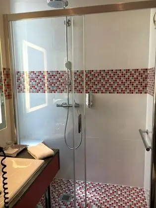 Premium Tek Büyük Yataklı Oda