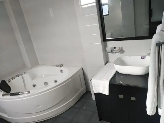 Deluxe Stüdyo Süit, Birden Çok Yatak, Sigara İçilmez, Bahçe Manzaralı