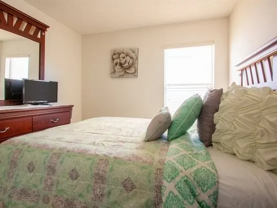 Ev (4 Bed and 3 Bath in Perfect Location )