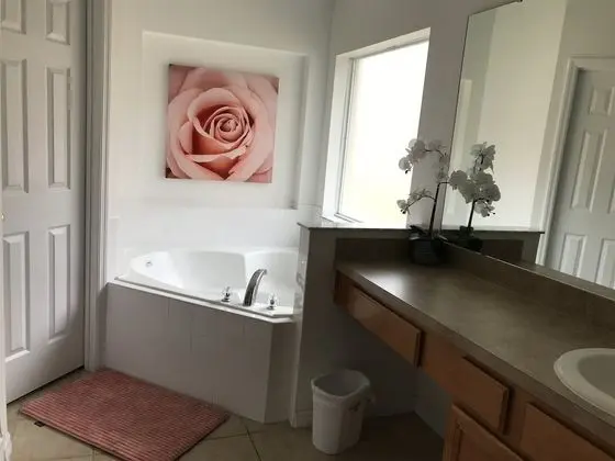 Ev (4 Bed and 3 Bath in Perfect Location )