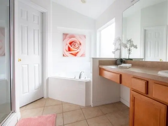 Ev (4 Bed and 3 Bath in Perfect Location )