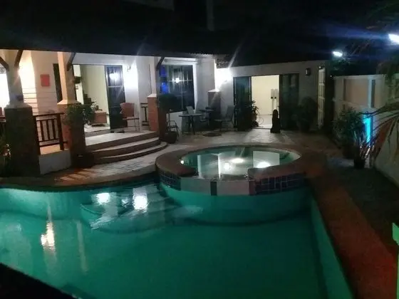 4 Bedrooms  (Not Incl.Electricity)